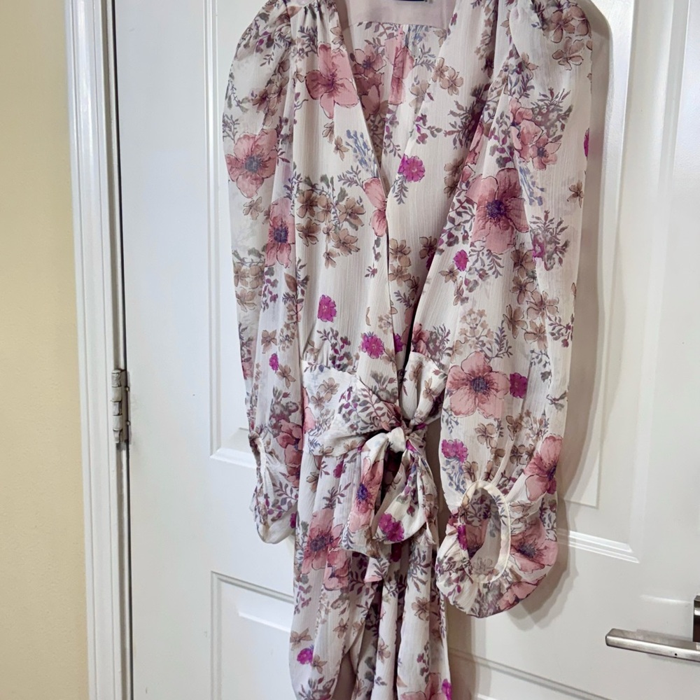 VICI Avant Floral Chiffon Wrap Dress - Picture 4 of 13